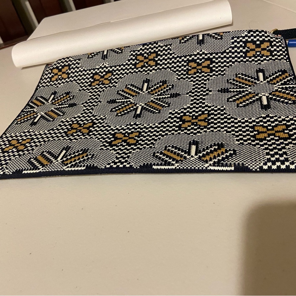 NWT Rothy's essential pouch - Picture 8 of 11